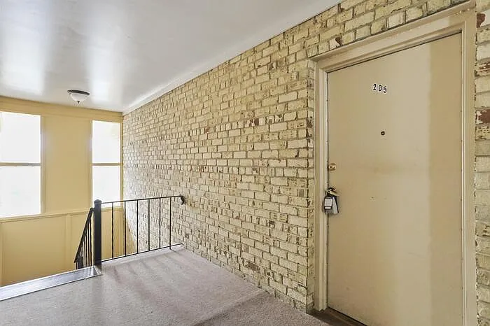 2 bed, 1.0 bath, $1,450 — Photo 2