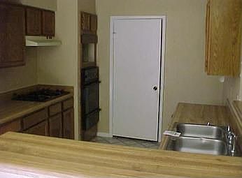 3rd image of 15243 Oak Terrace Dr