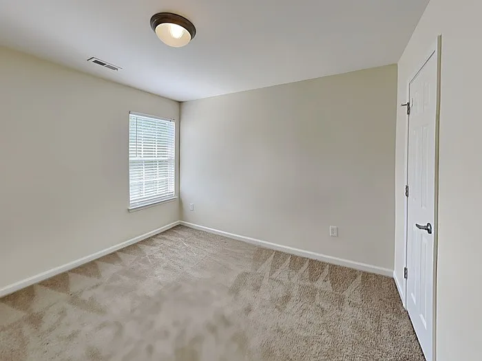 815 Reigate Rd — Photo 13