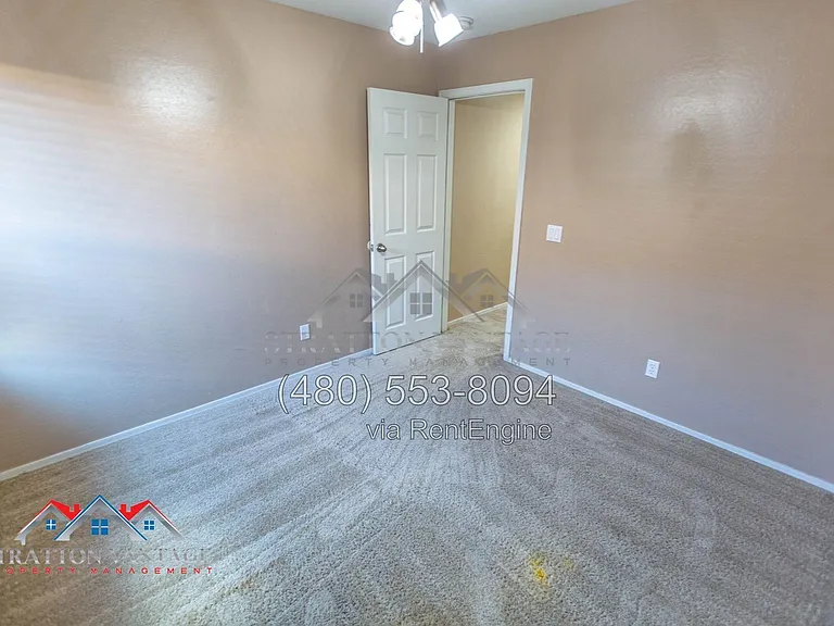 1423 N 81st Ave — Photo 20