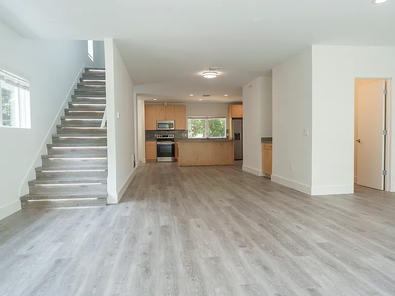 1300 Francis Ave — Photo 8