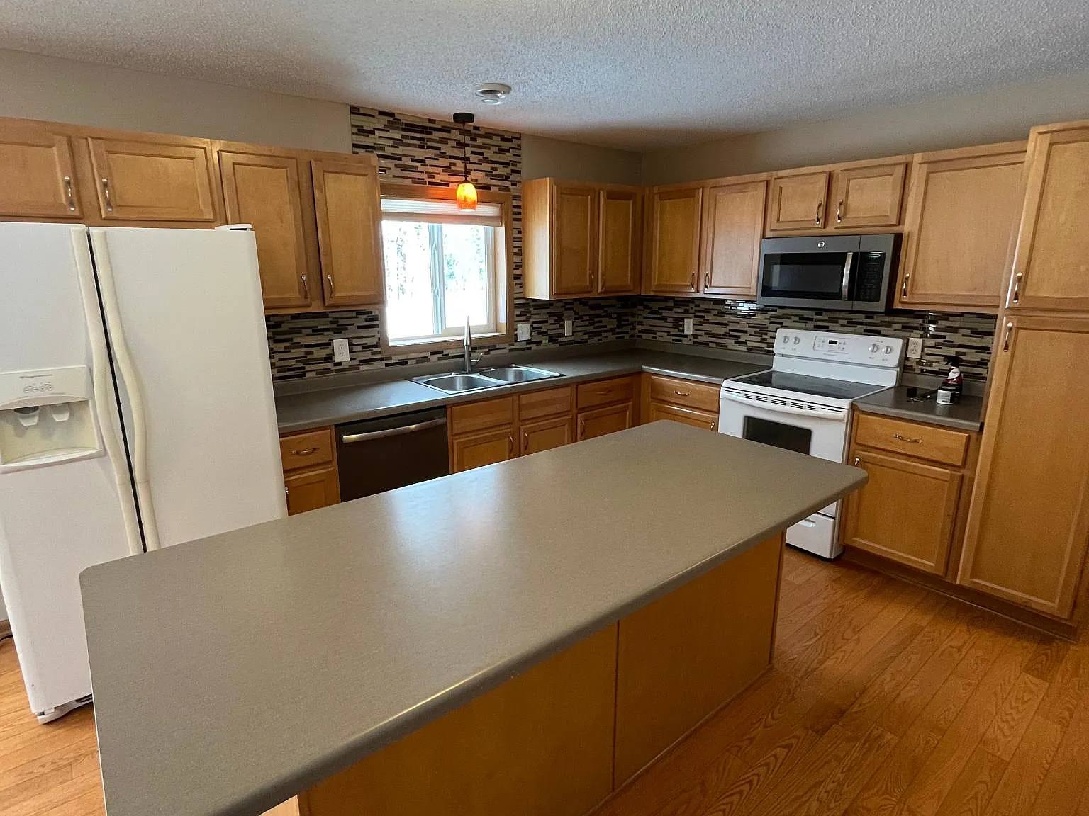 432 Cedar Pl — Photo 2