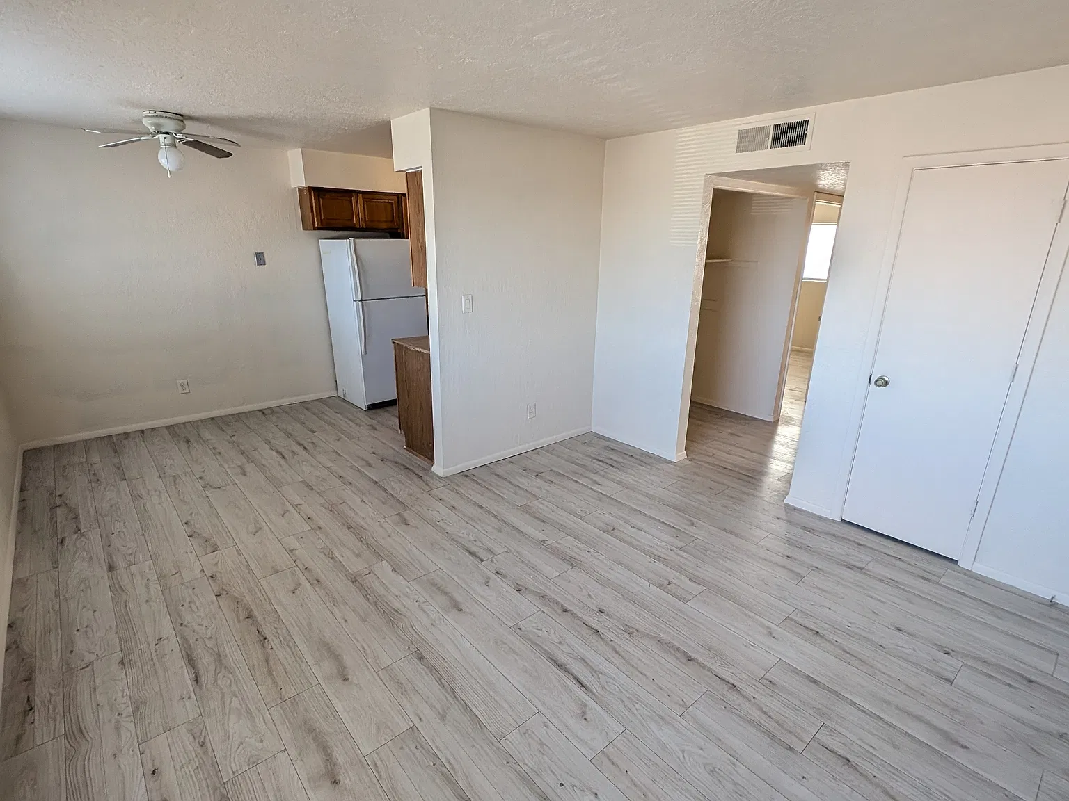 812 Chelwood Park Blvd NE - D — Photo 2