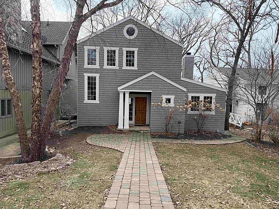 3rd image of 2807 Lake Shore Dr