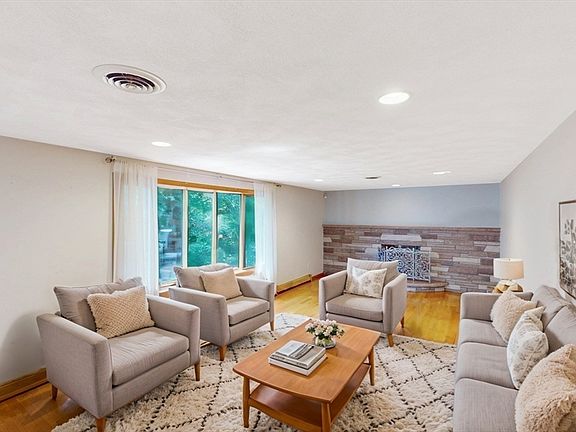 2nd image of 22 Starview Dr