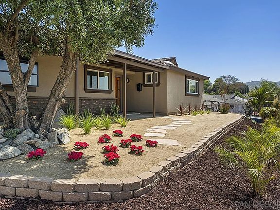 4th image of 1628 Villa Crest Dr