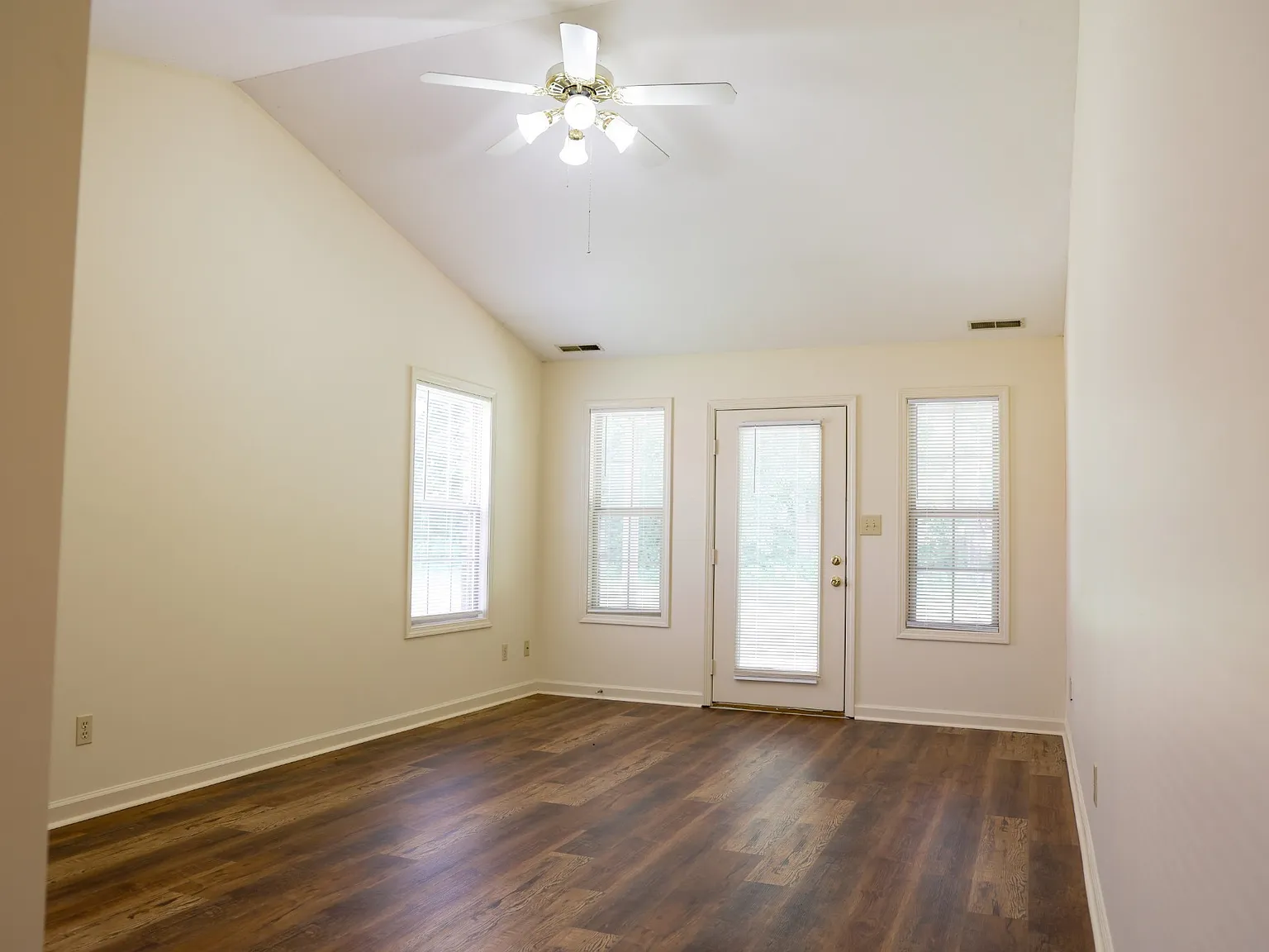 2 bed, 2.0 bath, 1080 sqft, $1,025 — Photo 4