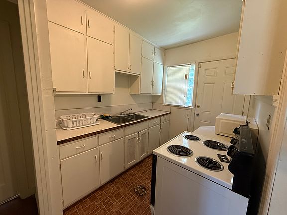 4th image of 2804 Miller Ave