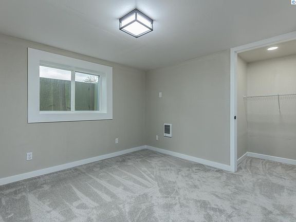 3rd image of 613 Coast St
