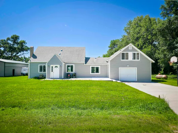 707 W Main St, Chambers, NE 68725