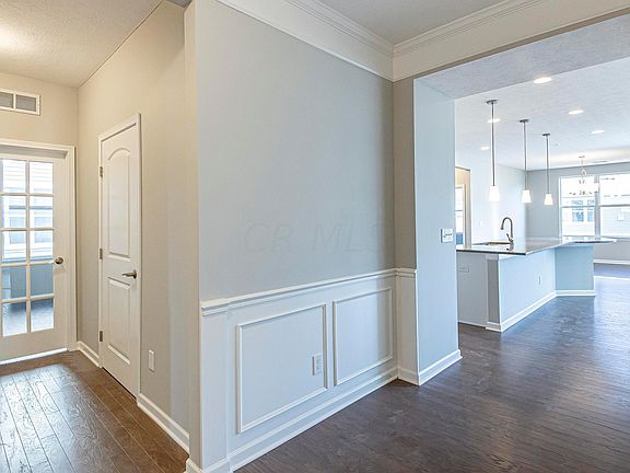 3rd image of 951 Zeller Cir