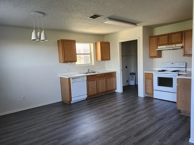 5100 Waterford Dr — Photo 9