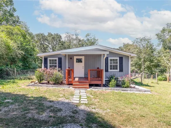 3916 Petes Dr, Gainesville, GA 30506