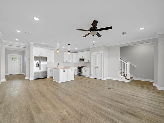 5th image of 100 Beach Dr W #12
