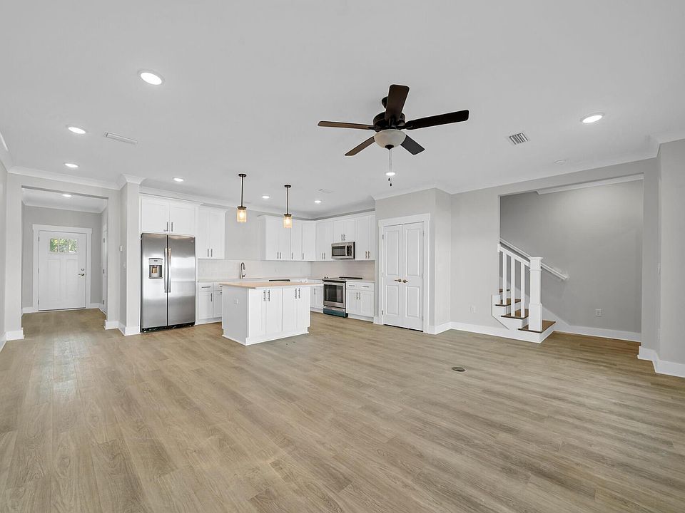 1st image of 11 Beach Dr #12