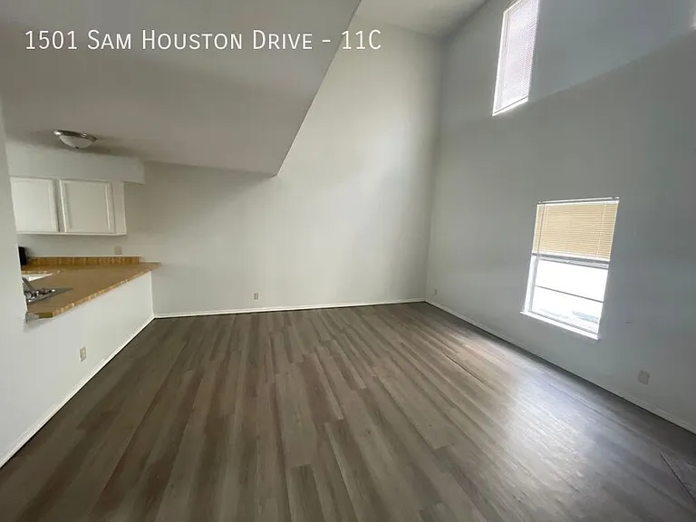 1501 Sam Houston Dr — Photo 17