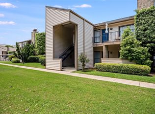 7060 N Holiday Dr, Galveston, TX 77550