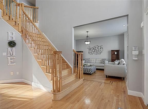 3rd image of 108 Winding Brook Ct
