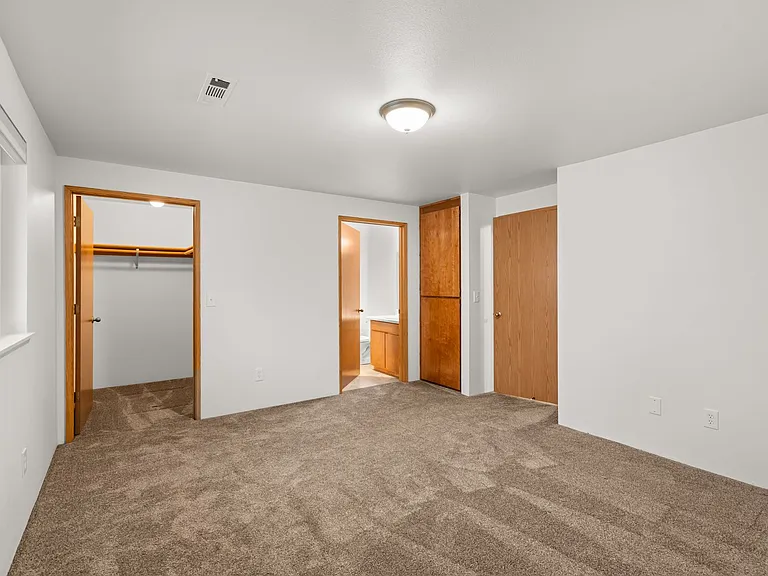 Talent Parkside Apartments — Photo 42