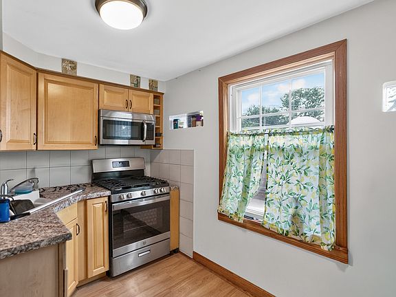 5th image of 5115 W 63rd Pl
