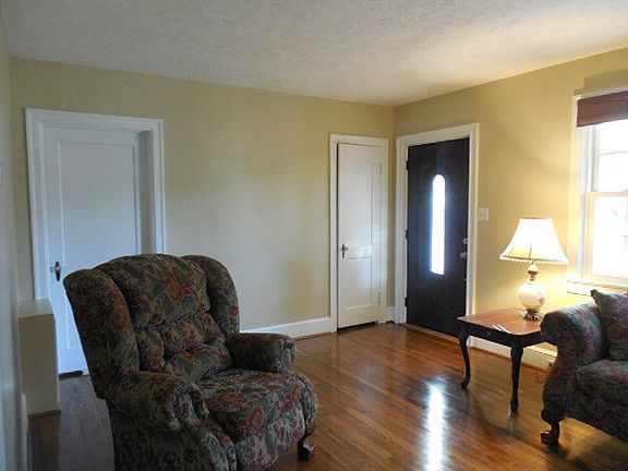2nd image of 315 Spruce Hl