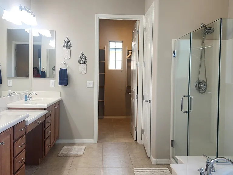 26990 W Burnett Rd — Photo 12