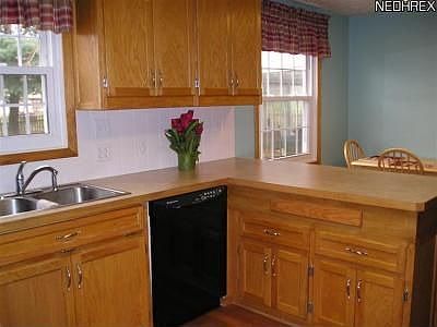 4th image of 8540 Kellydale St NW