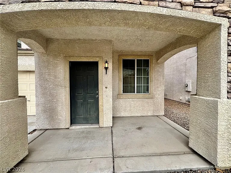 1324 Sun Village Ave — Photo 2