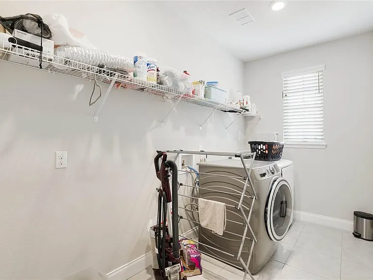 8414 Vivaro Isle Way — Photo 38