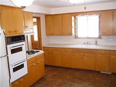 4th image of 876 Carlton Dr