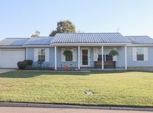 207 Petunia Dr, Taylor, AL 36301