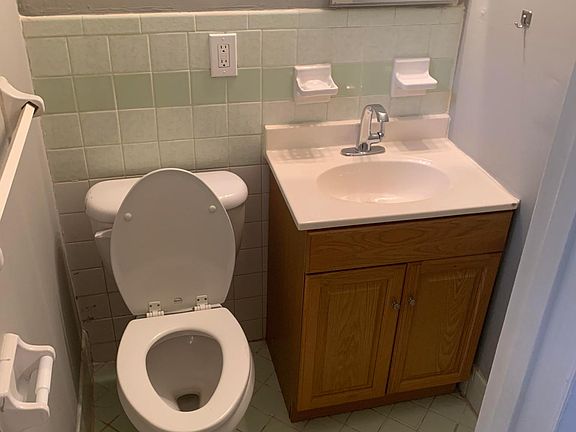 5th image of 2886 Lenox Ave