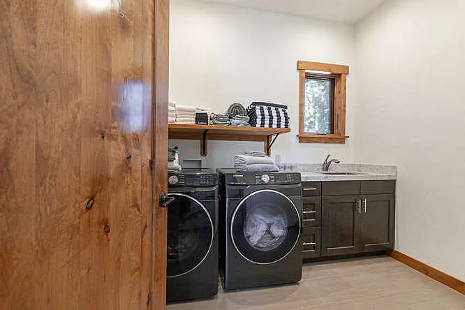 10768 Labelle Ct — Photo 29
