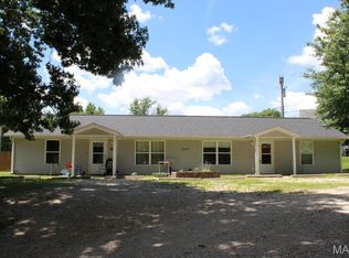 500 Oak Leaf Ln, Mokane, MO 65059