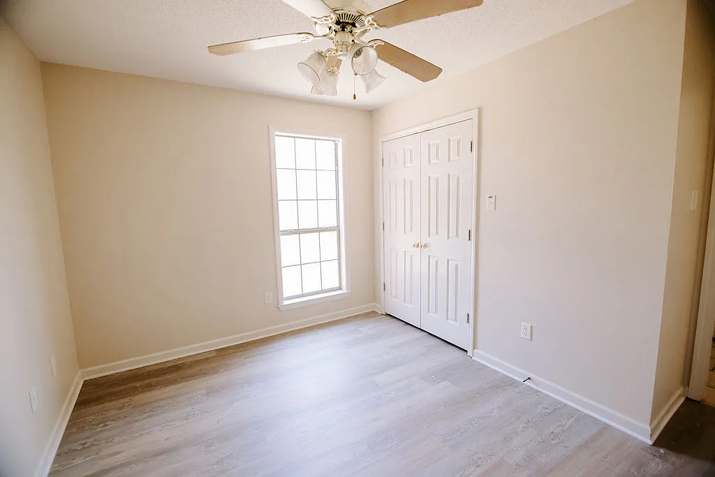Windsor Park Duplexes — Photo 4
