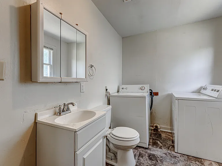 975 Dorsey Ave — Photo 15