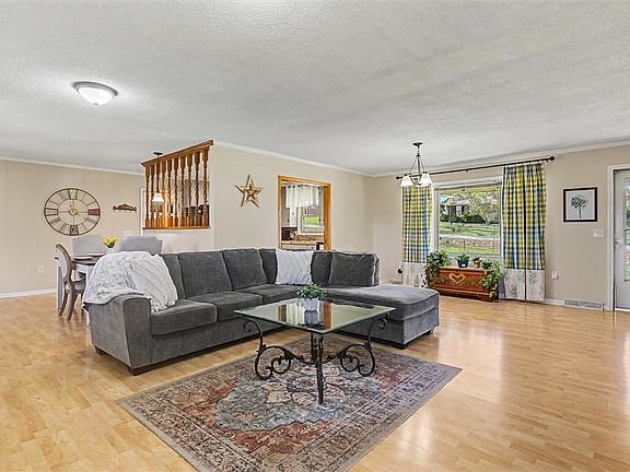 4th image of 305 Clearview Dr
