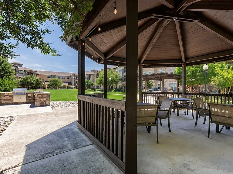Aviva Fort Worth - 55+ Active Adult Apartment Homes — Photo 19