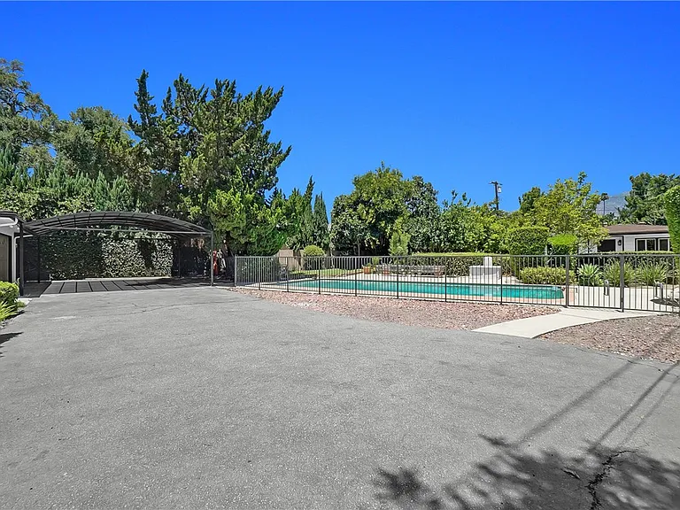 325 W Le Roy Ave — Photo 34