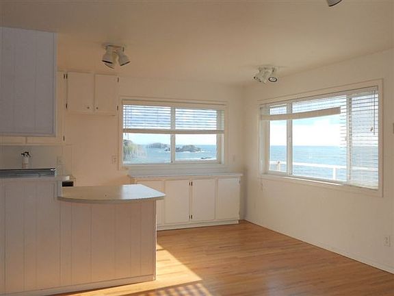 3rd image of 384 Pebble Beach Dr