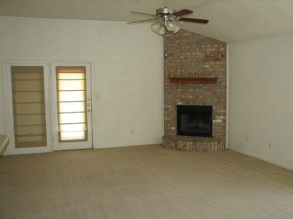 3rd image of 4206 Rosebelle Ave