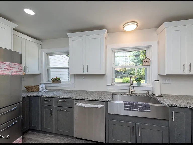 5909 Adelia Dr — Photo 11