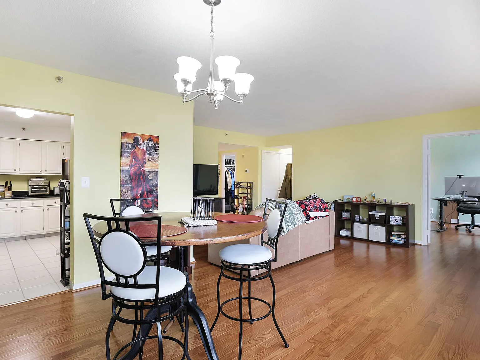 3 bed, 2.5 bath, 1705 sqft, $3,300 — Photo 3