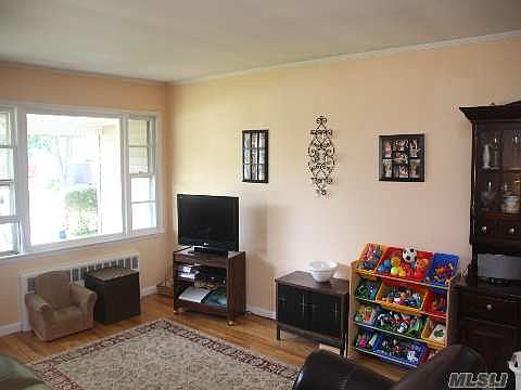 4th image of 13 Dollard Dr
