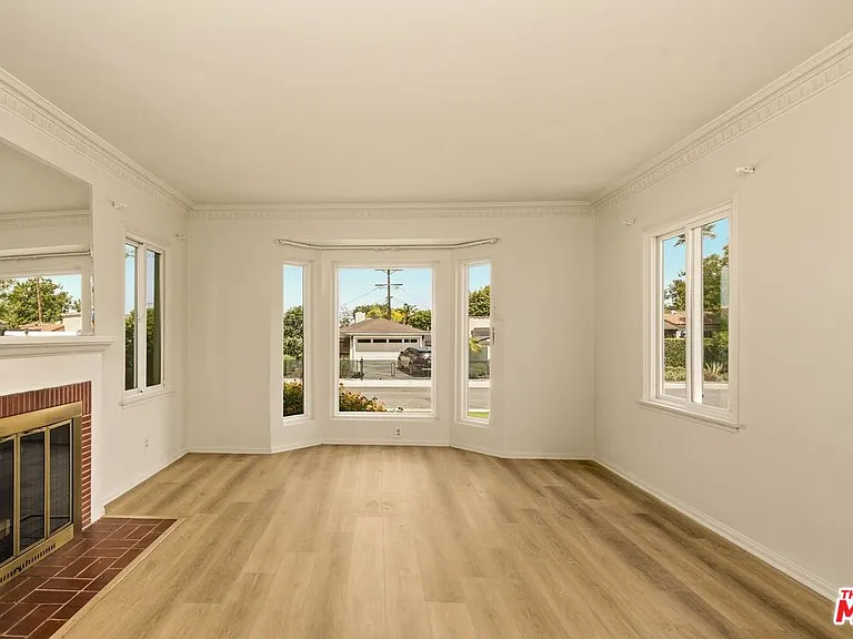 7407 Naylor Ave — Photo 2