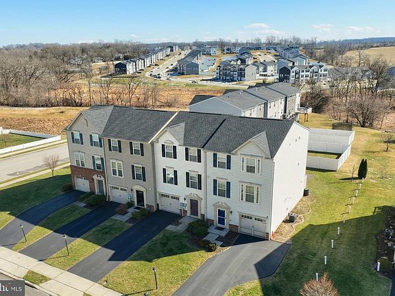 4th image of 421 Charles Ave