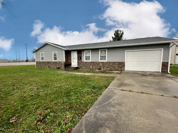 612 E Field Ave, Flora, IL 62839