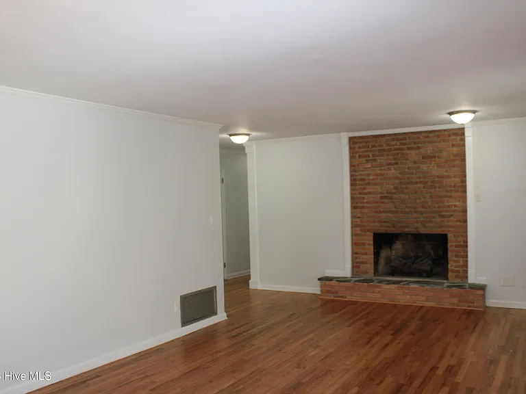 916 Stanton Dr — Photo 10