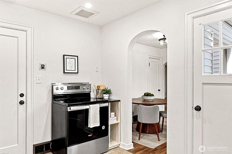 5th image of 3029 Northwest Avenue