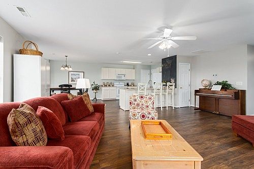 4th image of 3104 Quail Oaks Dr
